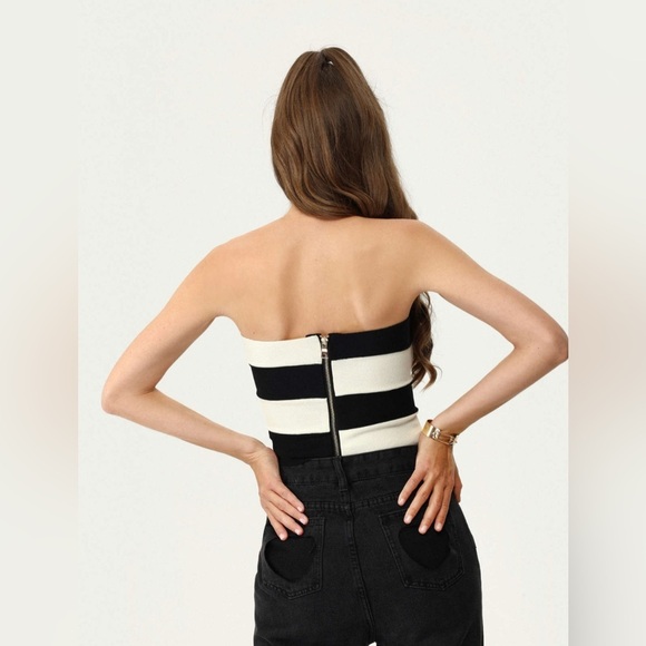 CIDER Bandeu Black and White Striped tube top
Monochrome minimalist - Picture 3 of 11